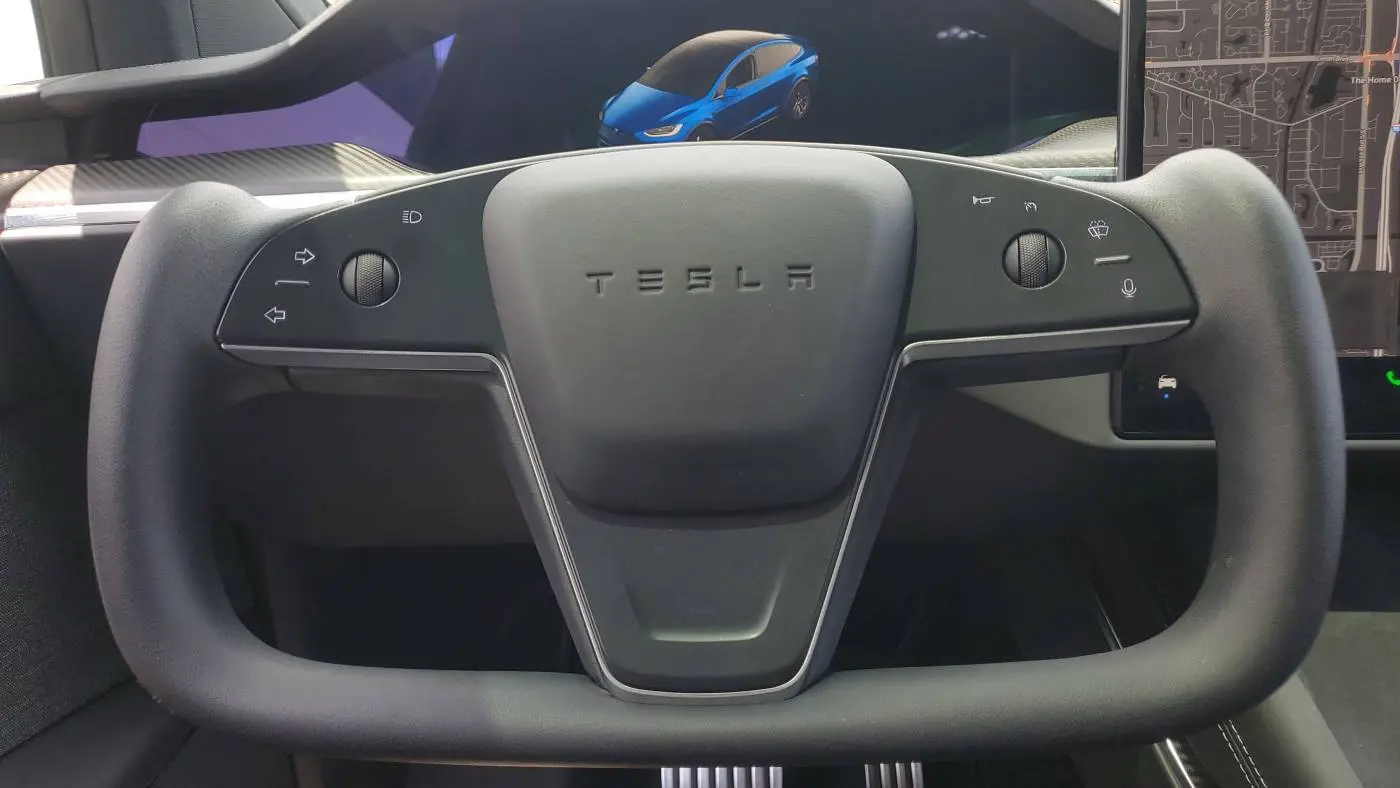 2023 Tesla Model X 7SAXCBE67PF431108