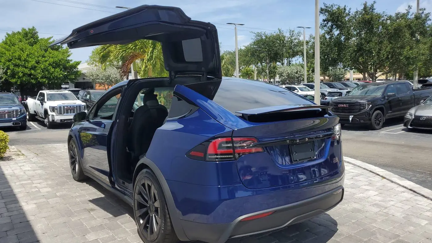 2023 Tesla Model X 7SAXCBE67PF431108