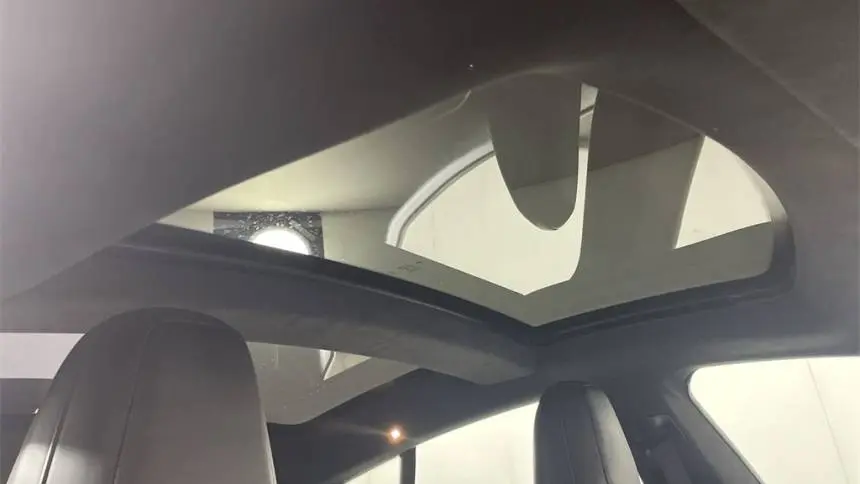 2015 Tesla Model S 5YJSA1E24FF113868